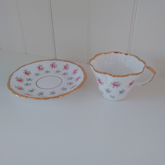 Salisbury bone china teacup and saucer - Picture 5 of 5